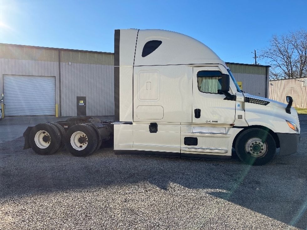 Sleeper Tractor-Heavy Duty Tractors-Freightliner-2022-T12664ST-Birmingham-AL-379,683\n\t\tmiles-$ 80,250 - Image 8