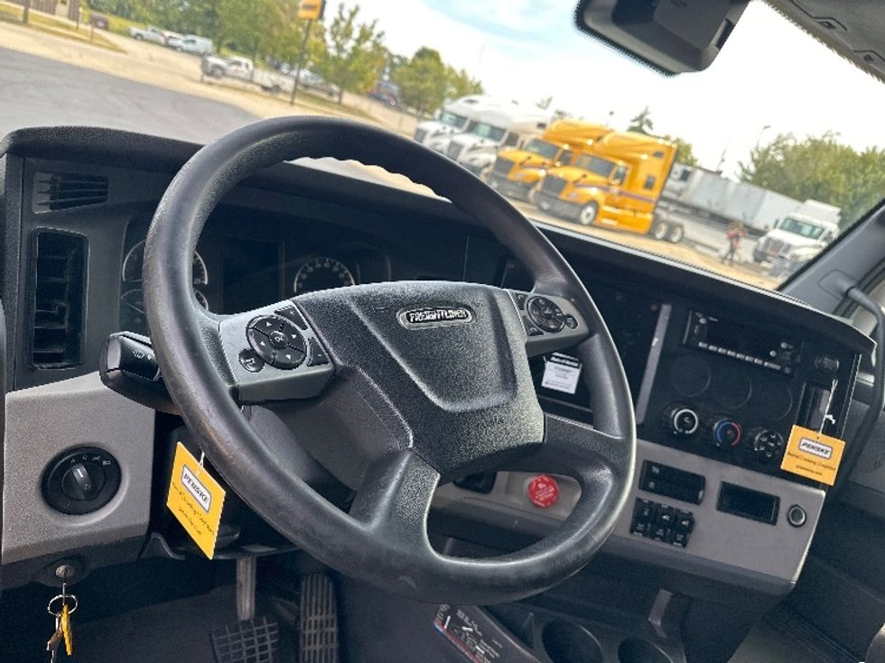 Sleeper Tractor-Heavy Duty Tractors-Freightliner-2022-T12664ST-Bloomington-IN-434,958\n\t\tmiles-$ 74,750 - Image 10