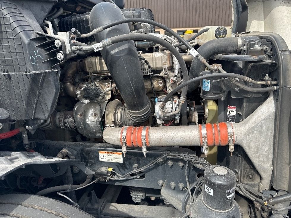 Sleeper Tractor-Heavy Duty Tractors-Freightliner-2022-T12664ST-Bloomington-IN-434,958\n\t\tmiles-$ 74,750 - Image 20