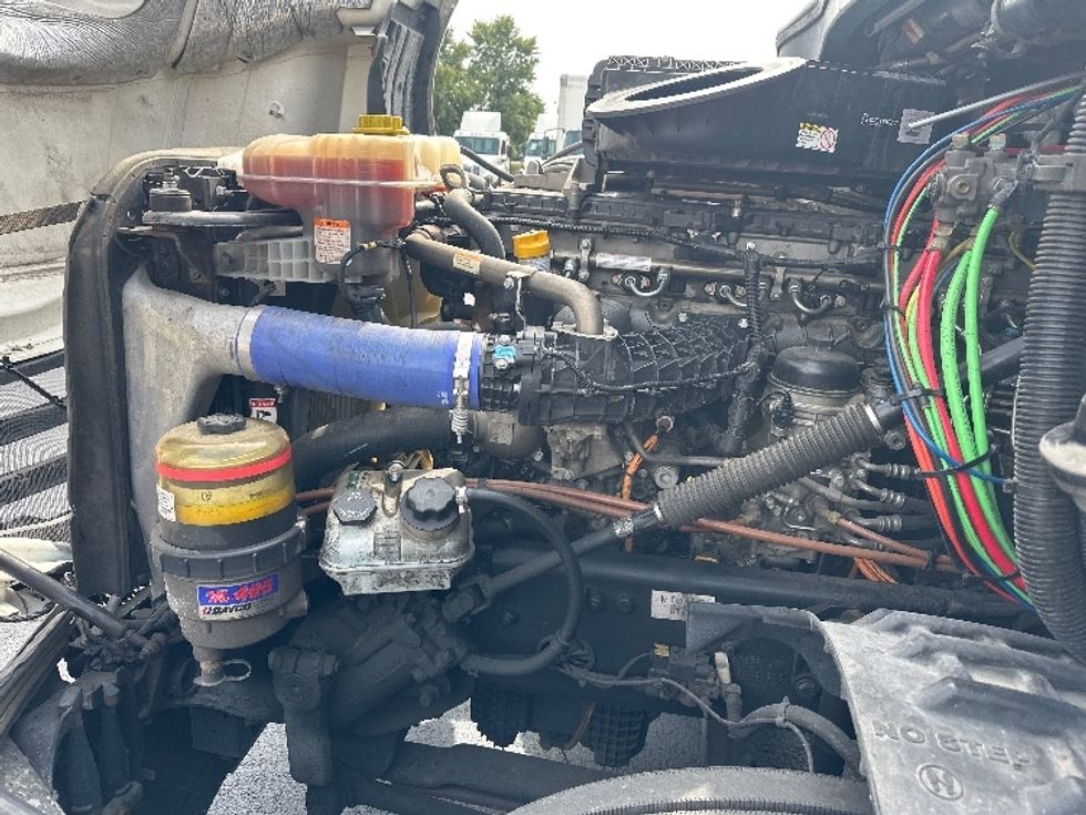 Sleeper Tractor-Heavy Duty Tractors-Freightliner-2022-T12664ST-Bloomington-IN-434,958\n\t\tmiles-$ 74,750 - Image 21