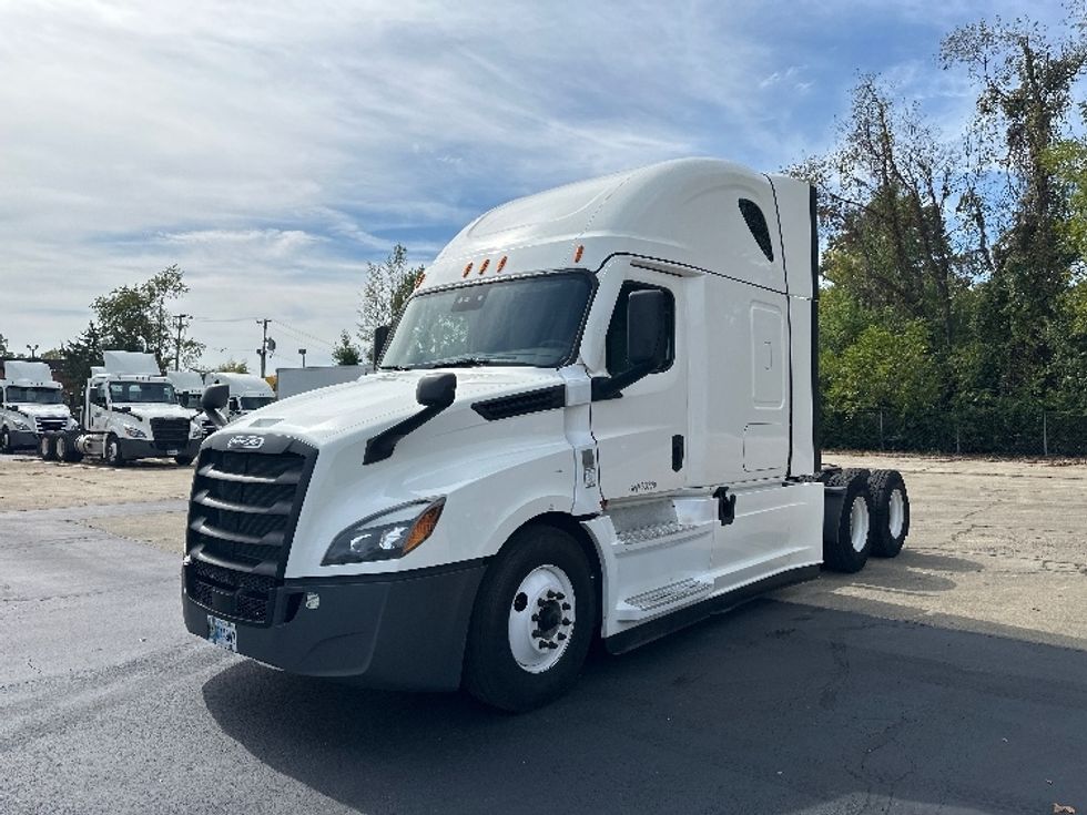 Sleeper Tractor-Heavy Duty Tractors-Freightliner-2022-T12664ST-Bloomington-IN-434,958\n\t\tmiles-$ 74,750 - Image 3