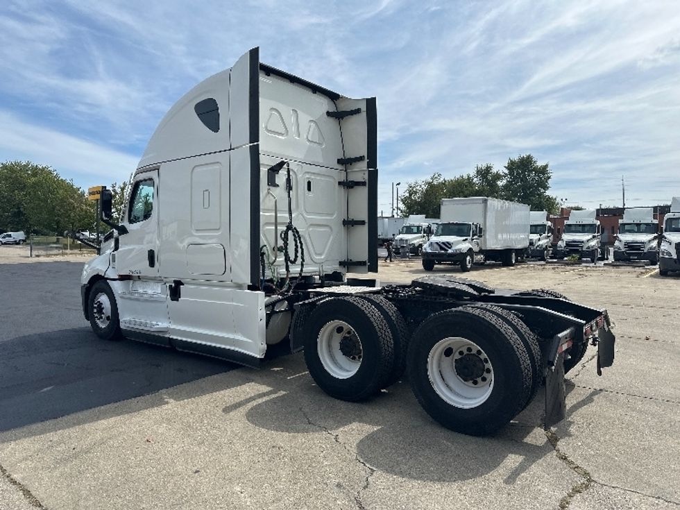 Sleeper Tractor-Heavy Duty Tractors-Freightliner-2022-T12664ST-Bloomington-IN-434,958\n\t\tmiles-$ 74,750 - Image 5