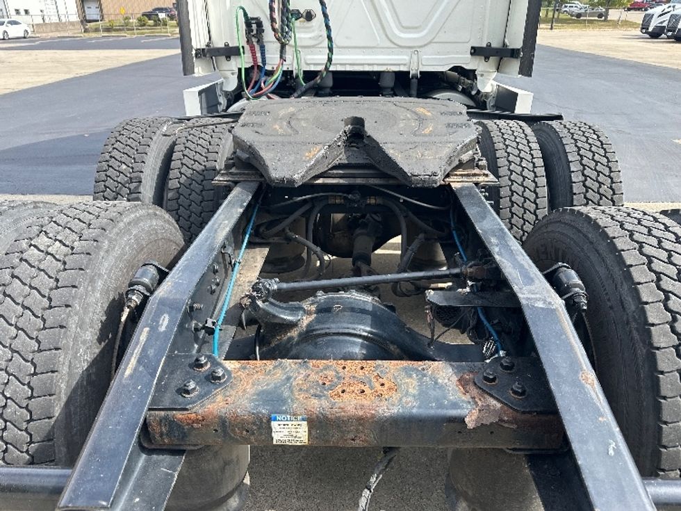 Sleeper Tractor-Heavy Duty Tractors-Freightliner-2022-T12664ST-Bloomington-IN-434,958\n\t\tmiles-$ 74,750 - Image 6