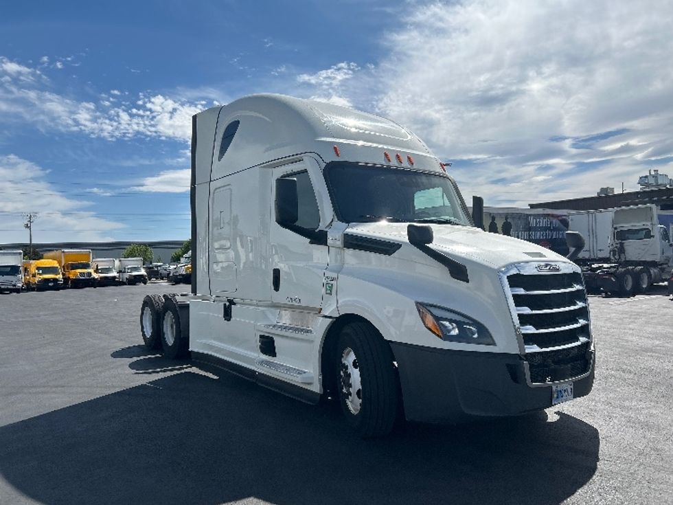 Sleeper Tractor-Heavy Duty Tractors-Freightliner-2022-T12664ST-Boise-ID-531,005\n\t\tmiles-$ 69,250 - Image 1