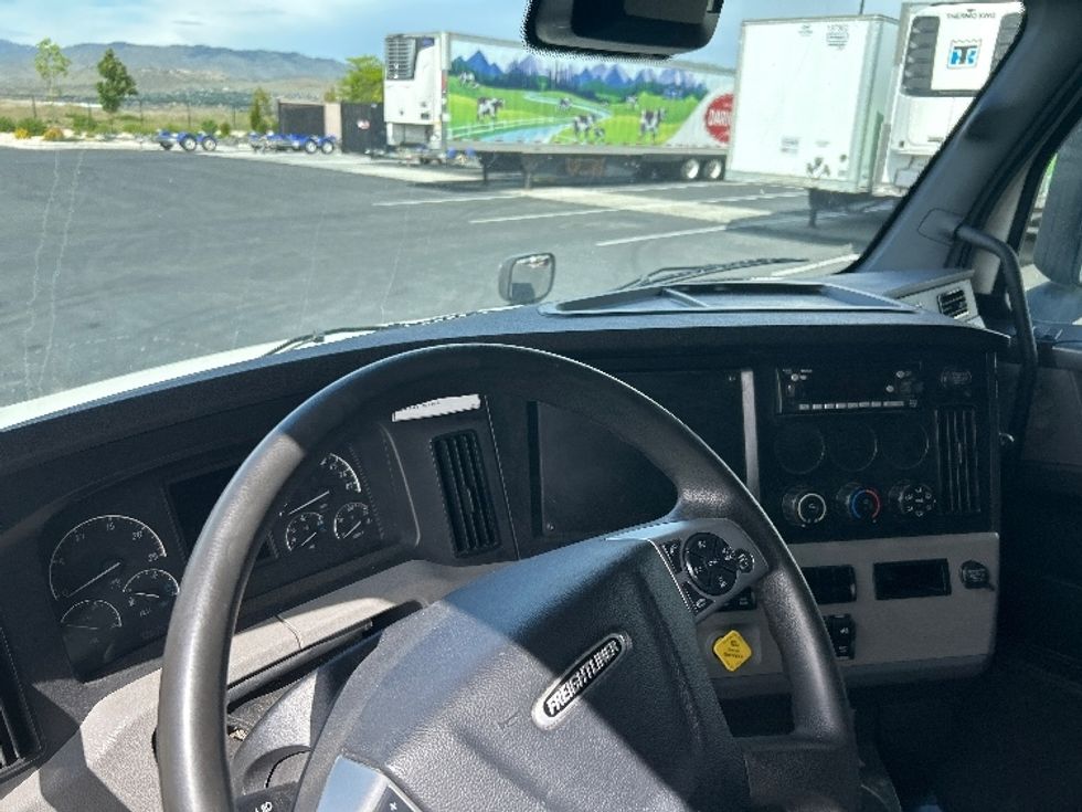 Sleeper Tractor-Heavy Duty Tractors-Freightliner-2022-T12664ST-Boise-ID-531,005\n\t\tmiles-$ 69,250 - Image 10
