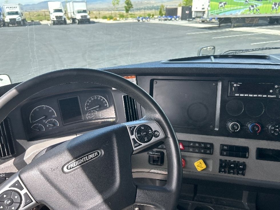 Sleeper Tractor-Heavy Duty Tractors-Freightliner-2022-T12664ST-Boise-ID-531,005\n\t\tmiles-$ 69,250 - Image 11