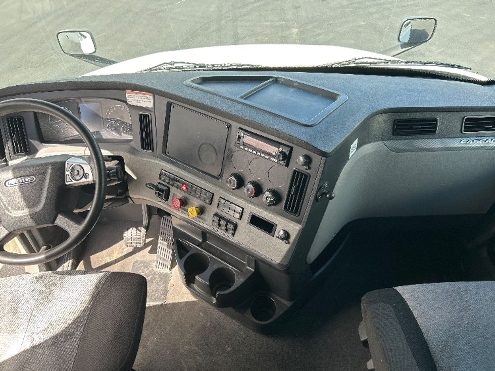 Sleeper Tractor-Heavy Duty Tractors-Freightliner-2022-T12664ST-Boise-ID-531,005\n\t\tmiles-$ 69,250 - Image 12