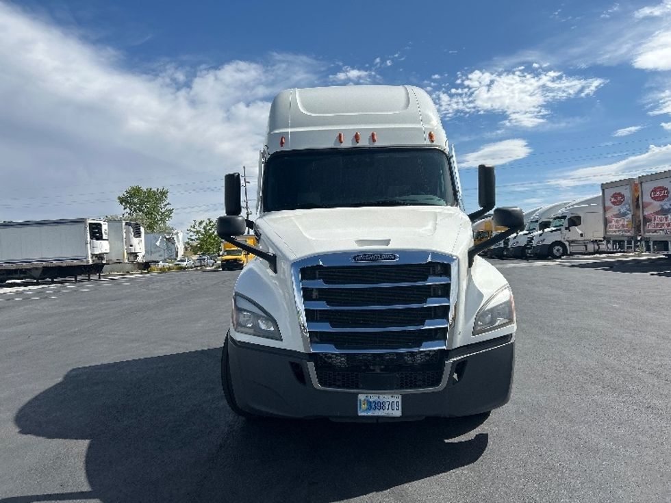 Sleeper Tractor-Heavy Duty Tractors-Freightliner-2022-T12664ST-Boise-ID-531,005\n\t\tmiles-$ 69,250 - Image 2