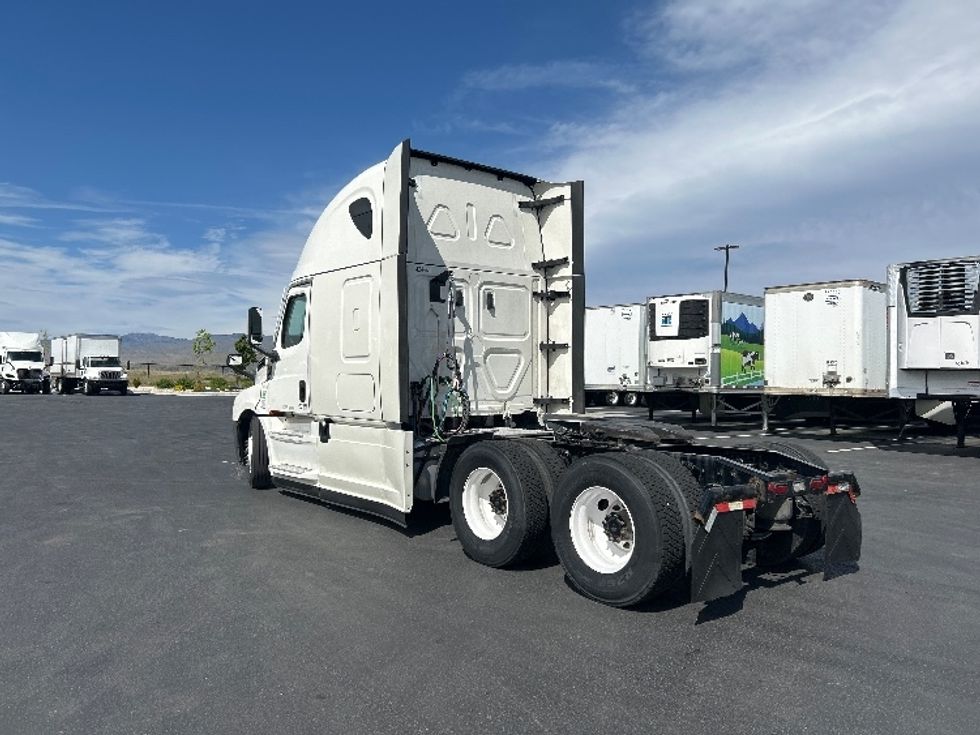 Sleeper Tractor-Heavy Duty Tractors-Freightliner-2022-T12664ST-Boise-ID-531,005\n\t\tmiles-$ 69,250 - Image 5