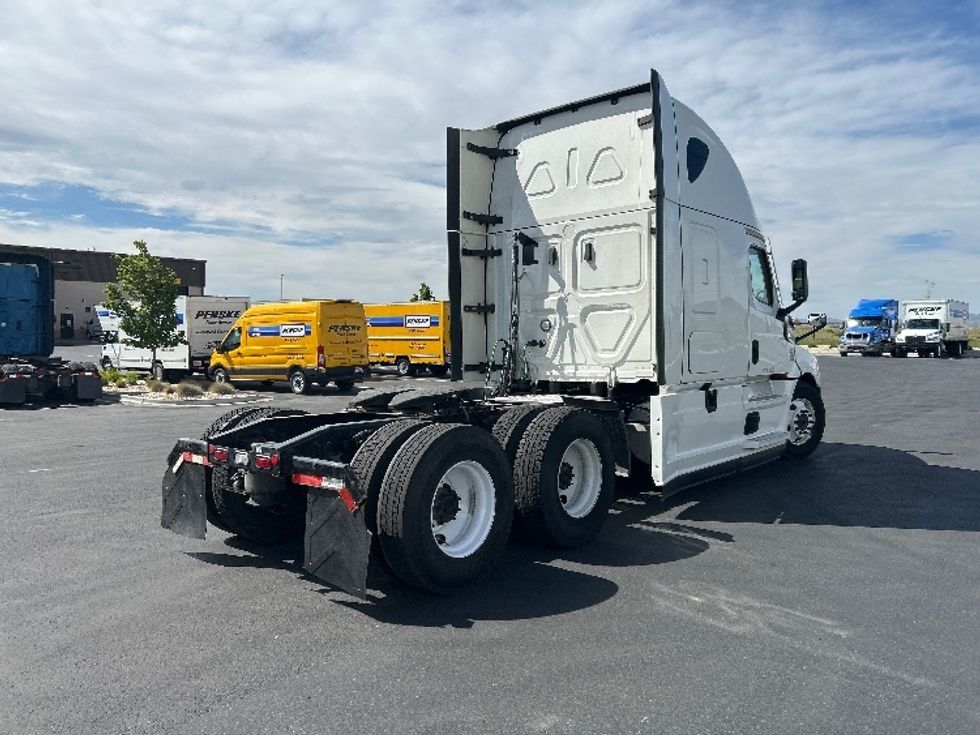 Sleeper Tractor-Heavy Duty Tractors-Freightliner-2022-T12664ST-Boise-ID-531,005\n\t\tmiles-$ 69,250 - Image 7