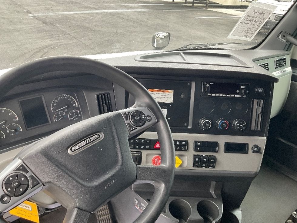 Sleeper Tractor-Heavy Duty Tractors-Freightliner-2022-T12664ST-Boise-ID-583,410\n\t\tmiles-$ 67,250 - Image 11