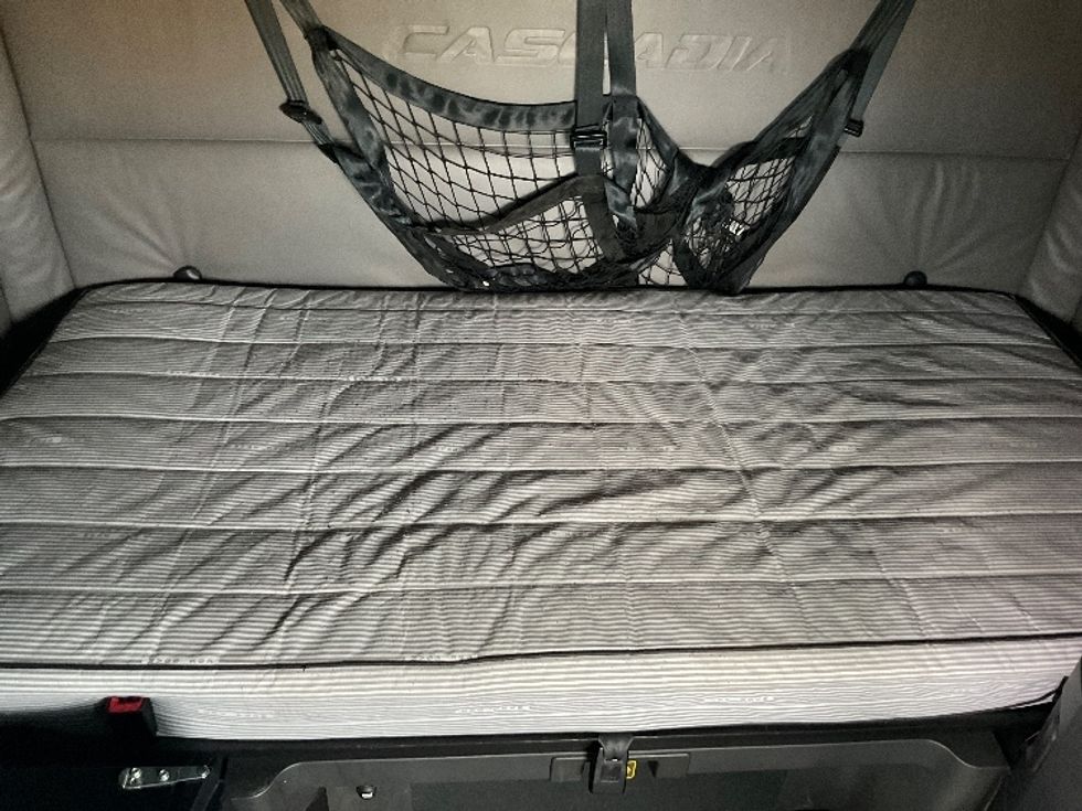 Sleeper Tractor-Heavy Duty Tractors-Freightliner-2022-T12664ST-Boise-ID-583,410\n\t\tmiles-$ 67,250 - Image 17