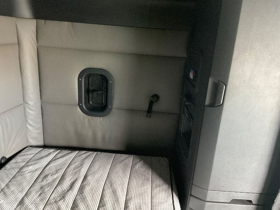 Sleeper Tractor-Heavy Duty Tractors-Freightliner-2022-T12664ST-Boise-ID-583,410\n\t\tmiles-$ 67,250 - Image 18