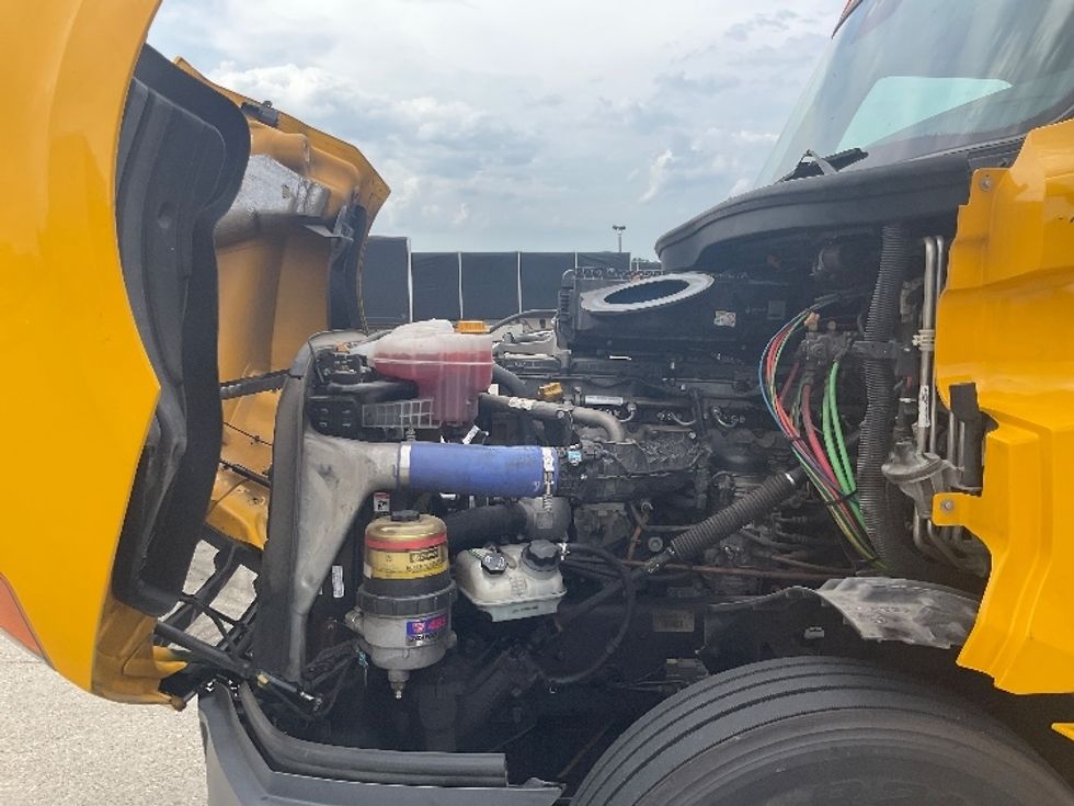 Sleeper Tractor-Heavy Duty Tractors-Freightliner-2022-T12664ST-Bowling Green-KY-486,032\n\t\tmiles-$ 72,000 - Image 21