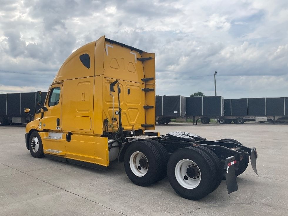 Sleeper Tractor-Heavy Duty Tractors-Freightliner-2022-T12664ST-Bowling Green-KY-486,032\n\t\tmiles-$ 72,000 - Image 5