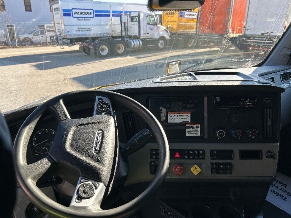Sleeper Tractor-Heavy Duty Tractors-Freightliner-2022-T12664ST-Braintree-MA-668,229\n\t\tmiles-$ 45,750 - Image 10