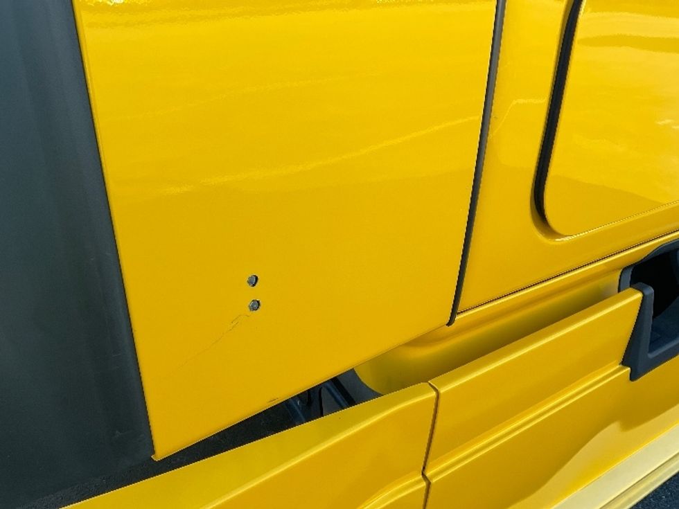 Sleeper Tractor-Heavy Duty Tractors-Freightliner-2022-T12664ST-Braintree-MA-668,229\n\t\tmiles-$ 45,750 - Image 25