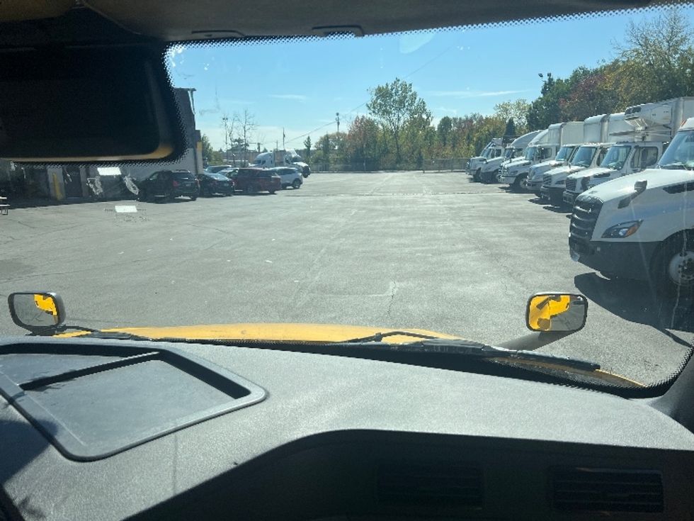 Sleeper Tractor-Heavy Duty Tractors-Freightliner-2022-T12664ST-Brook Park-OH-471,063\n\t\tmiles-$ 67,250 - Image 14