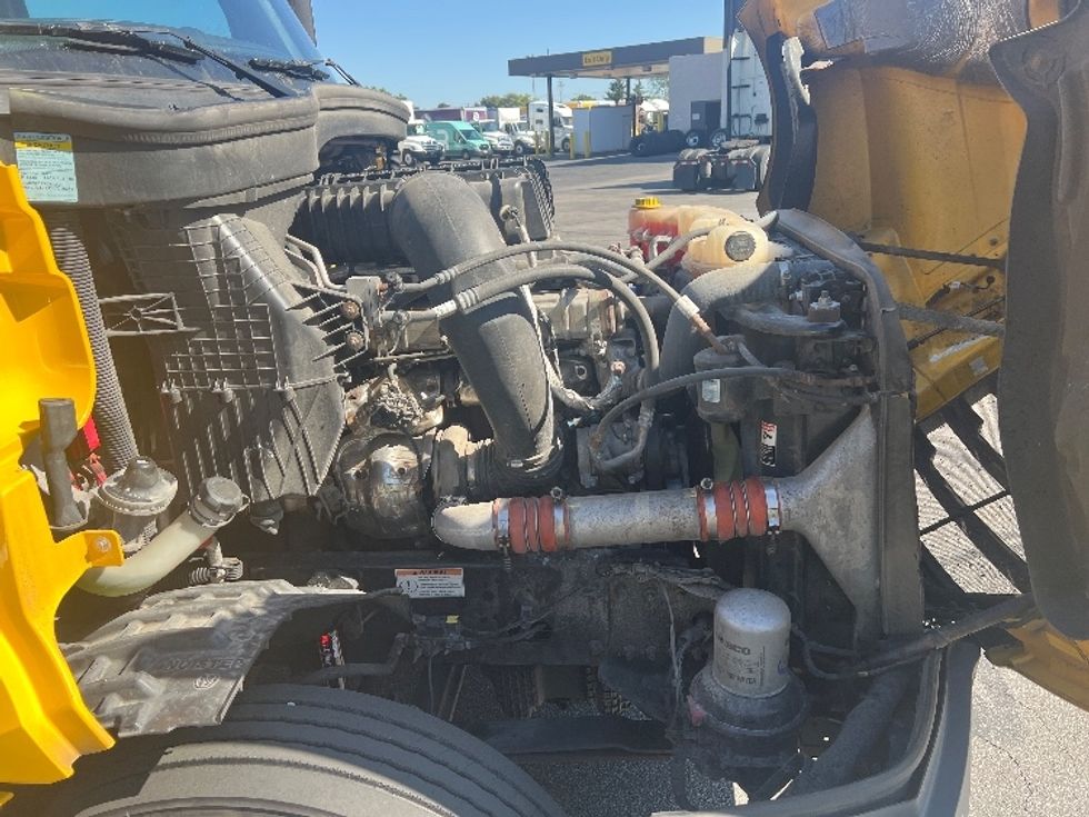 Sleeper Tractor-Heavy Duty Tractors-Freightliner-2022-T12664ST-Brook Park-OH-471,063\n\t\tmiles-$ 67,250 - Image 20