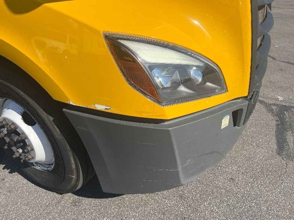 Sleeper Tractor-Heavy Duty Tractors-Freightliner-2022-T12664ST-Brook Park-OH-471,063\n\t\tmiles-$ 67,250 - Image 23