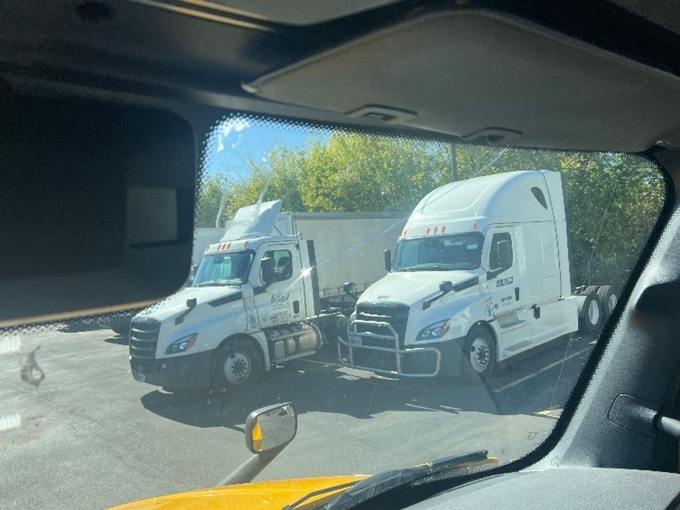 Sleeper Tractor-Heavy Duty Tractors-Freightliner-2022-T12664ST-Brook Park-OH-471,063\n\t\tmiles-$ 67,250 - Image 24