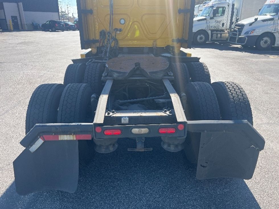 Sleeper Tractor-Heavy Duty Tractors-Freightliner-2022-T12664ST-Brook Park-OH-471,063\n\t\tmiles-$ 67,250 - Image 6