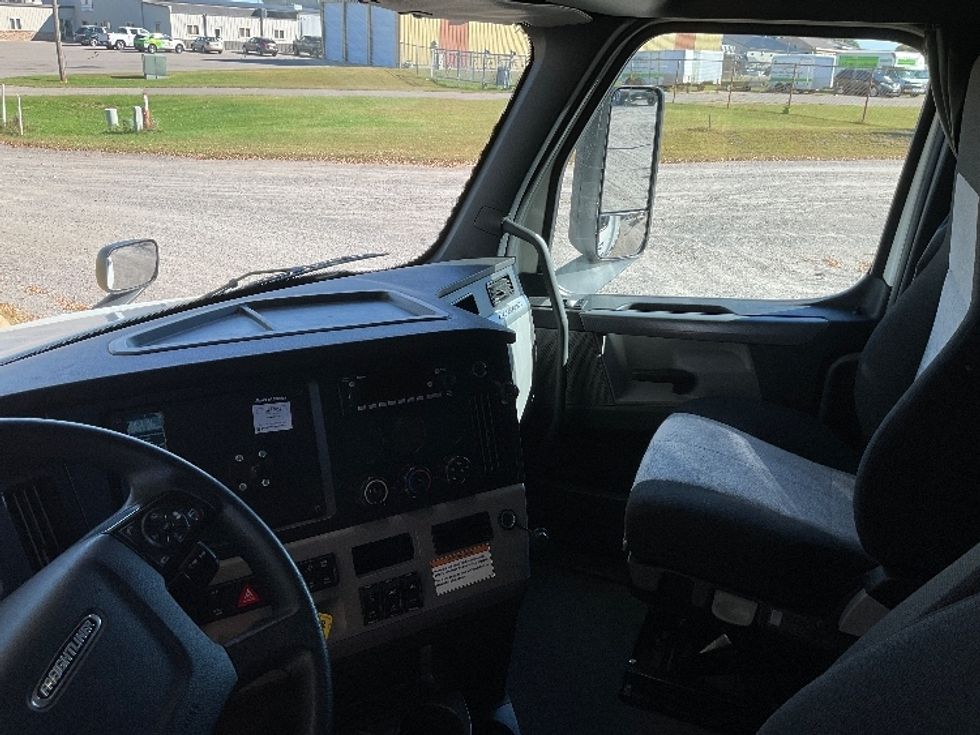 Sleeper Tractor-Heavy Duty Tractors-Freightliner-2022-T12664ST-Brooklyn Park-MN-439,774\n\t\tmiles-$ 73,500 - Image 10