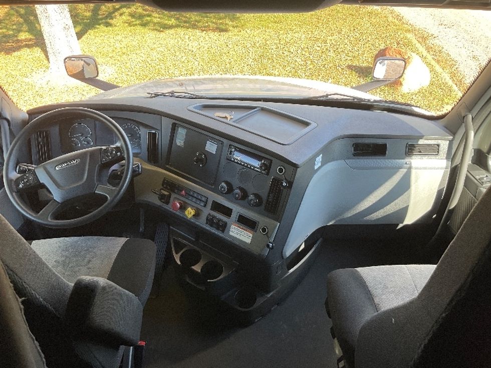 Sleeper Tractor-Heavy Duty Tractors-Freightliner-2022-T12664ST-Brooklyn Park-MN-439,774\n\t\tmiles-$ 73,500 - Image 12