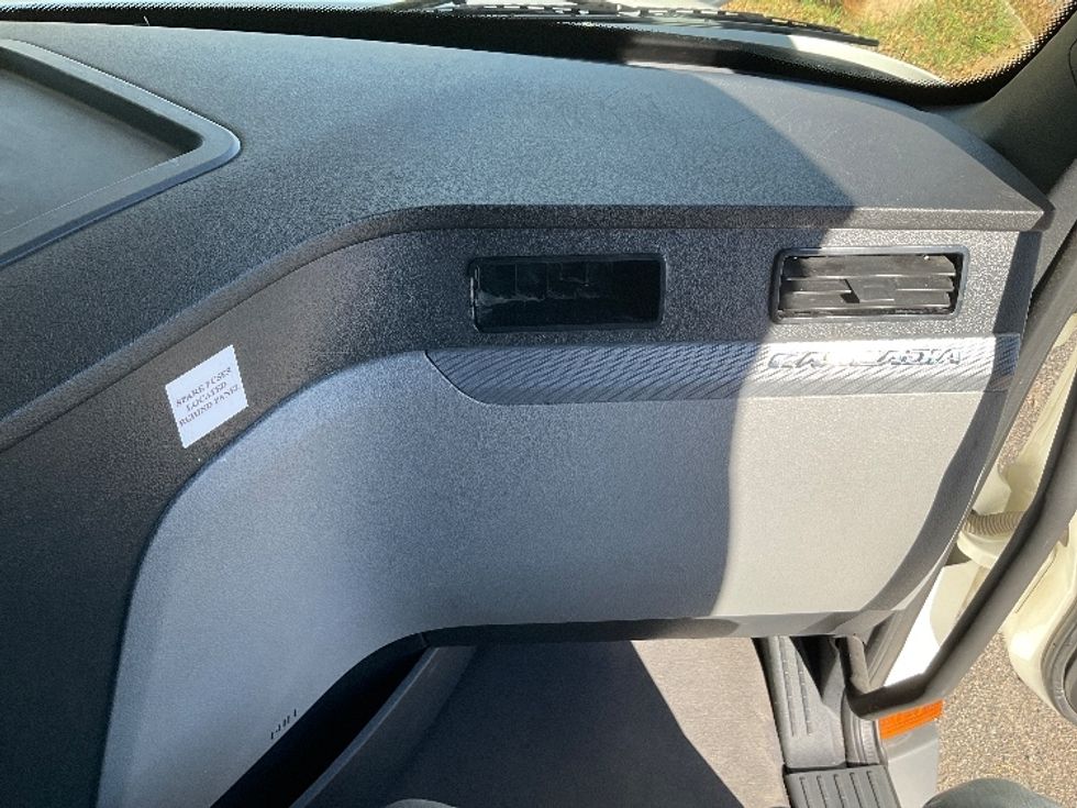 Sleeper Tractor-Heavy Duty Tractors-Freightliner-2022-T12664ST-Brooklyn Park-MN-439,774\n\t\tmiles-$ 73,500 - Image 14