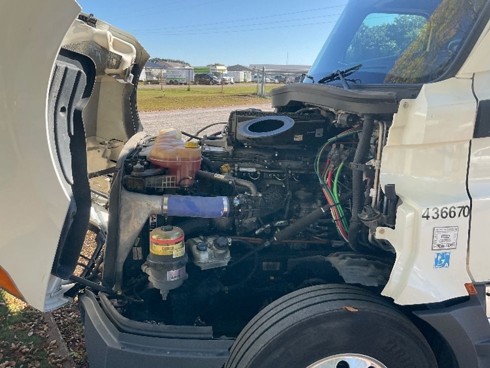 Sleeper Tractor-Heavy Duty Tractors-Freightliner-2022-T12664ST-Brooklyn Park-MN-439,774\n\t\tmiles-$ 73,500 - Image 21