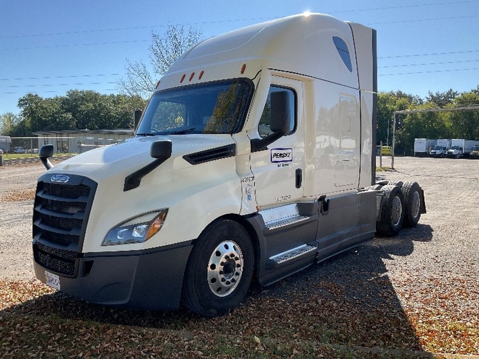 Sleeper Tractor-Heavy Duty Tractors-Freightliner-2022-T12664ST-Brooklyn Park-MN-439,774\n\t\tmiles-$ 73,500 - Image 3