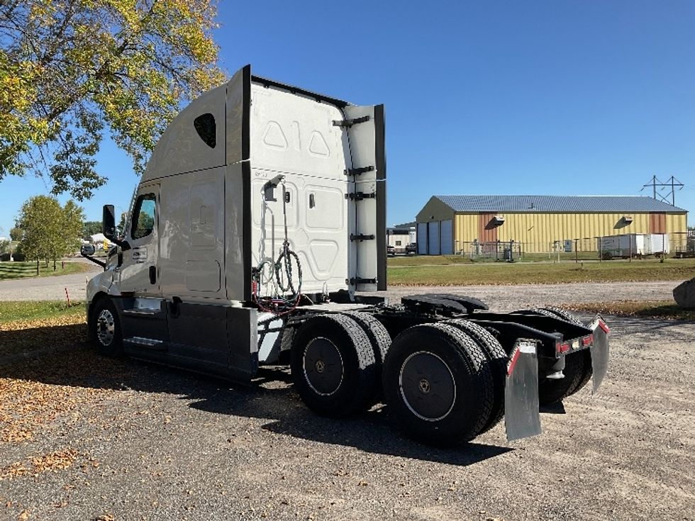Sleeper Tractor-Heavy Duty Tractors-Freightliner-2022-T12664ST-Brooklyn Park-MN-439,774\n\t\tmiles-$ 73,500 - Image 5