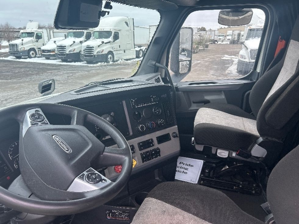 Sleeper Tractor-Heavy Duty Tractors-Freightliner-2022-T12664ST-Brooklyn Park-MN-459,975\n\t\tmiles-$ 69,250 - Image 10