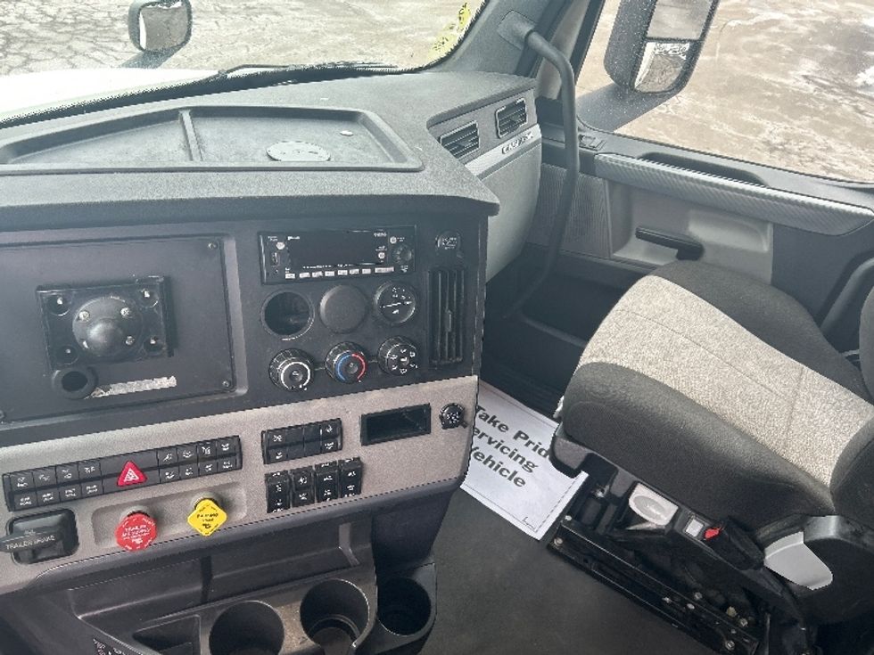 Sleeper Tractor-Heavy Duty Tractors-Freightliner-2022-T12664ST-Brooklyn Park-MN-459,975\n\t\tmiles-$ 69,250 - Image 12