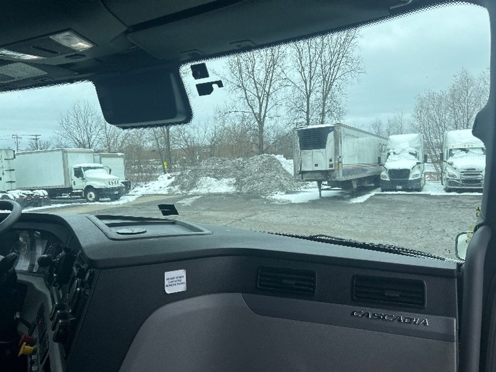 Sleeper Tractor-Heavy Duty Tractors-Freightliner-2022-T12664ST-Brooklyn Park-MN-459,975\n\t\tmiles-$ 69,250 - Image 14