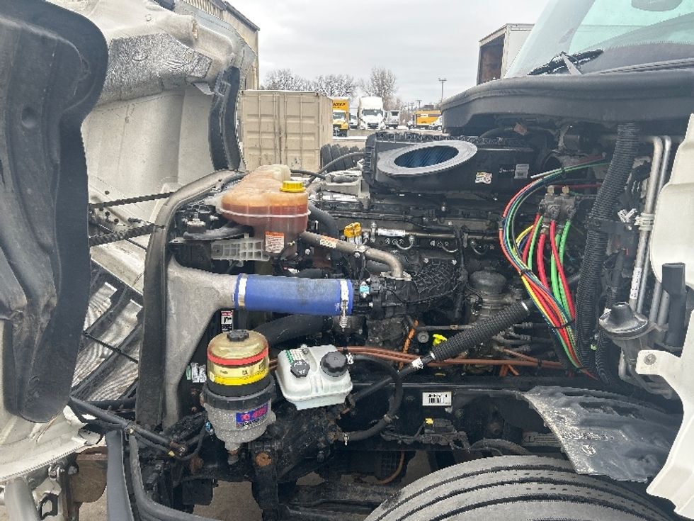 Sleeper Tractor-Heavy Duty Tractors-Freightliner-2022-T12664ST-Brooklyn Park-MN-459,975\n\t\tmiles-$ 69,250 - Image 21