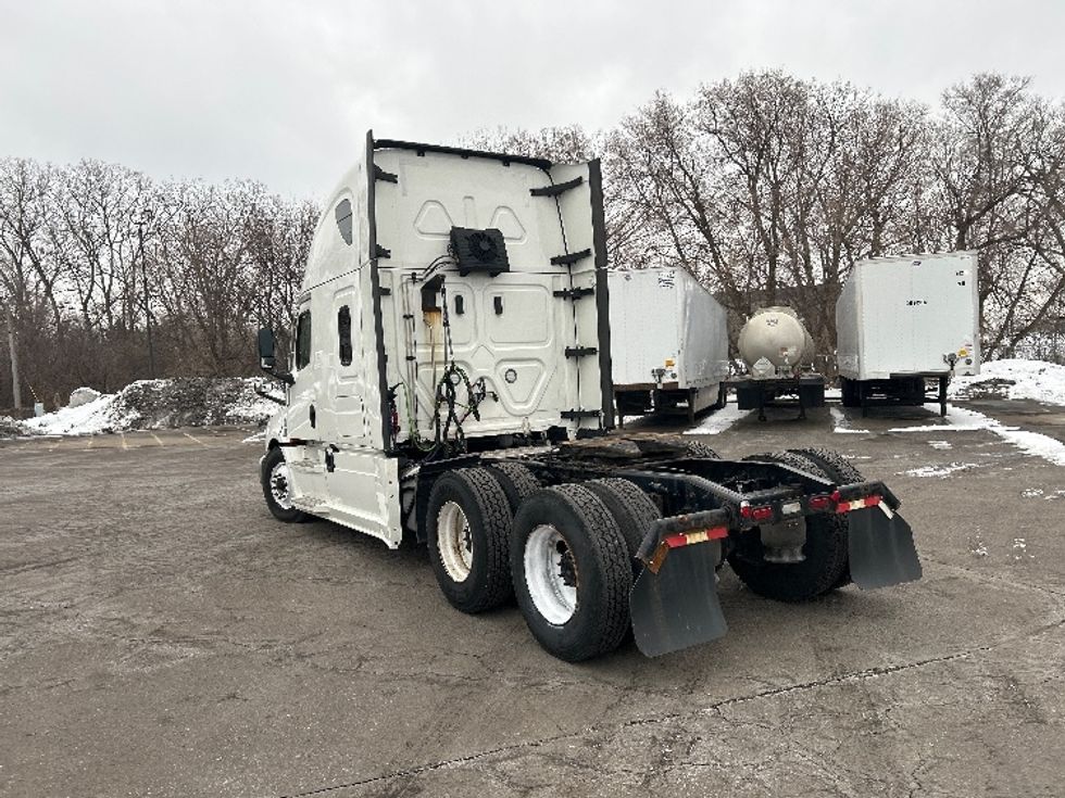 Sleeper Tractor-Heavy Duty Tractors-Freightliner-2022-T12664ST-Brooklyn Park-MN-459,975\n\t\tmiles-$ 69,250 - Image 5