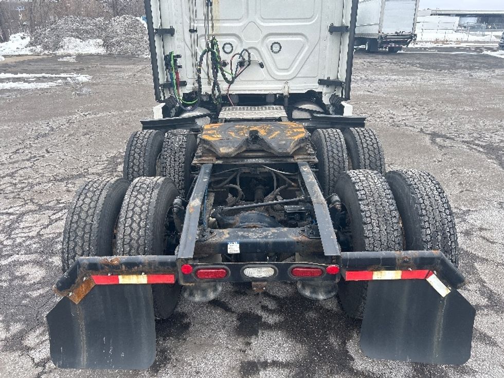 Sleeper Tractor-Heavy Duty Tractors-Freightliner-2022-T12664ST-Brooklyn Park-MN-459,975\n\t\tmiles-$ 69,250 - Image 6