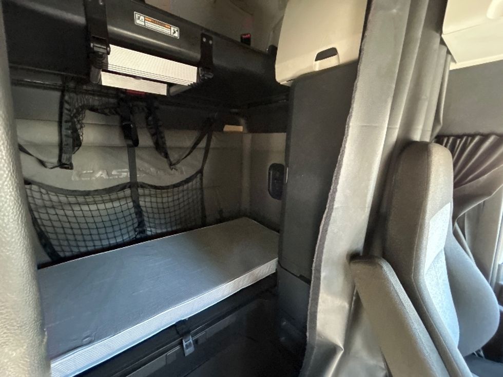 Sleeper Tractor-Heavy Duty Tractors-Freightliner-2022-T12664ST-Brooklyn Park-MN-492,472\n\t\tmiles-$ 69,250 - Image 20