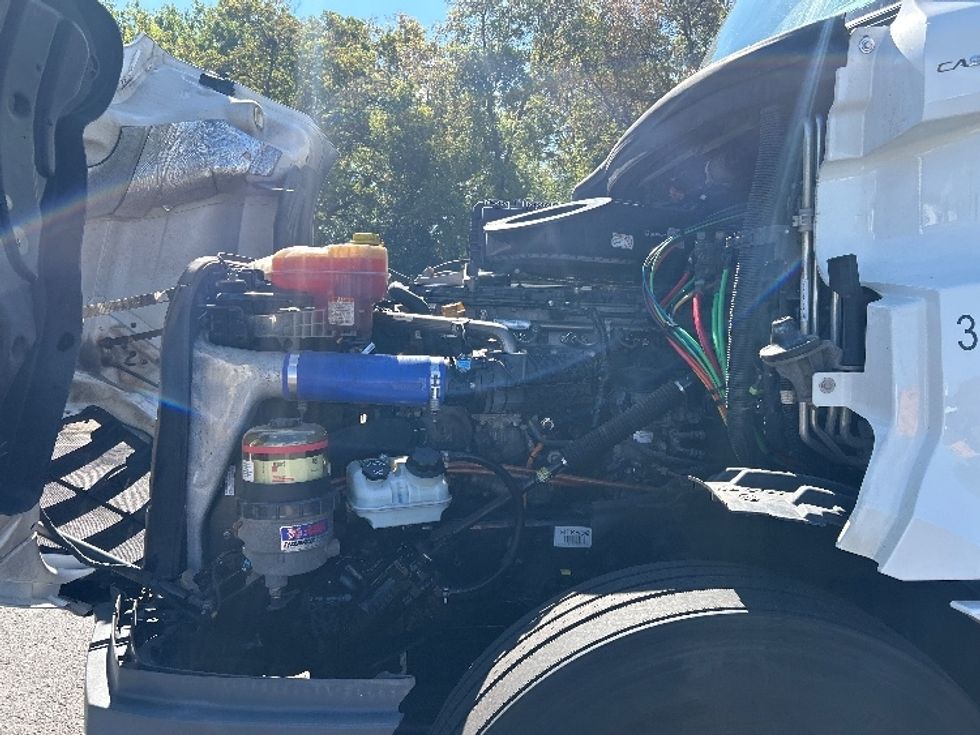 Sleeper Tractor-Heavy Duty Tractors-Freightliner-2022-T12664ST-Brooklyn Park-MN-492,472\n\t\tmiles-$ 69,250 - Image 21