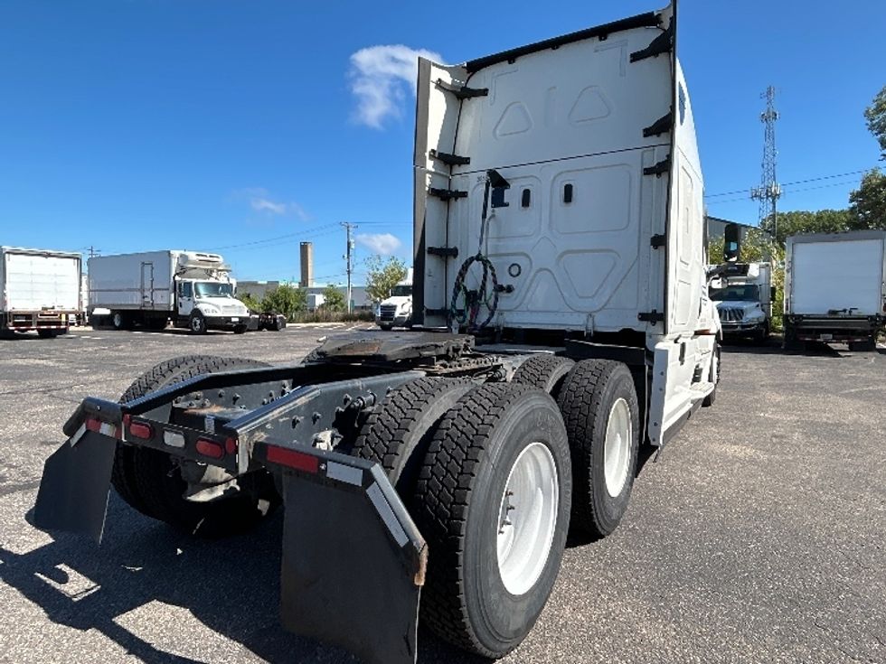 Sleeper Tractor-Heavy Duty Tractors-Freightliner-2022-T12664ST-Brooklyn Park-MN-492,472\n\t\tmiles-$ 69,250 - Image 7