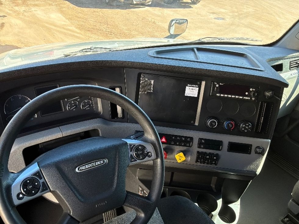Sleeper Tractor-Heavy Duty Tractors-Freightliner-2022-T12664ST-Brooklyn Park-MN-505,568\n\t\tmiles-$ 64,750 - Image 11