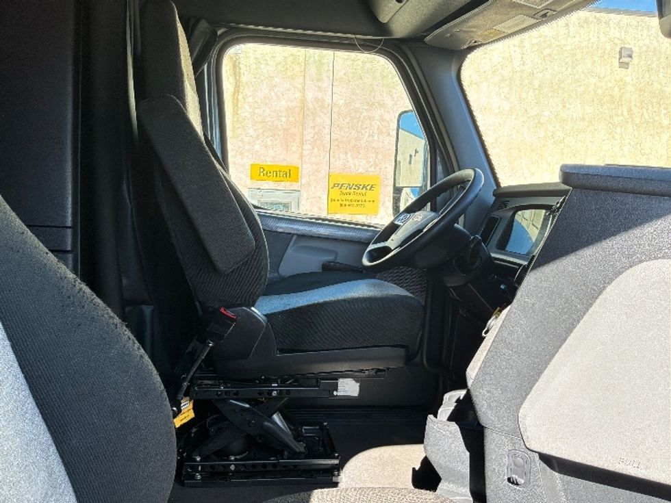 Sleeper Tractor-Heavy Duty Tractors-Freightliner-2022-T12664ST-Brooklyn Park-MN-505,568\n\t\tmiles-$ 64,750 - Image 15