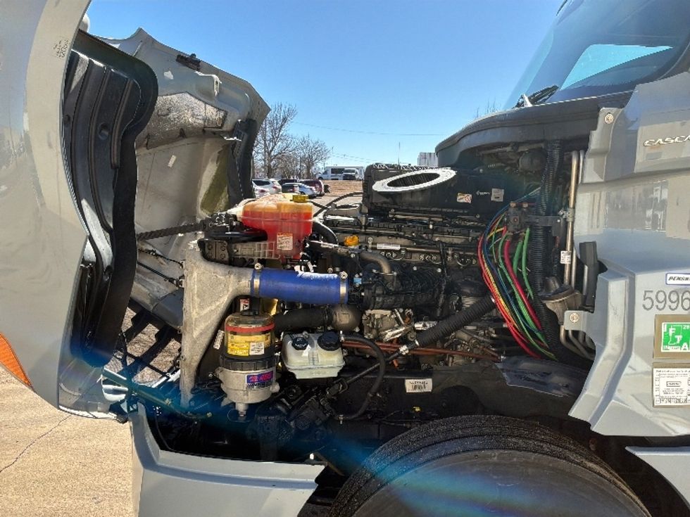 Sleeper Tractor-Heavy Duty Tractors-Freightliner-2022-T12664ST-Brooklyn Park-MN-505,568\n\t\tmiles-$ 64,750 - Image 21