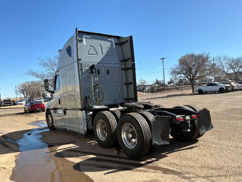 Sleeper Tractor-Heavy Duty Tractors-Freightliner-2022-T12664ST-Brooklyn Park-MN-505,568\n\t\tmiles-$ 64,750 - Image 5