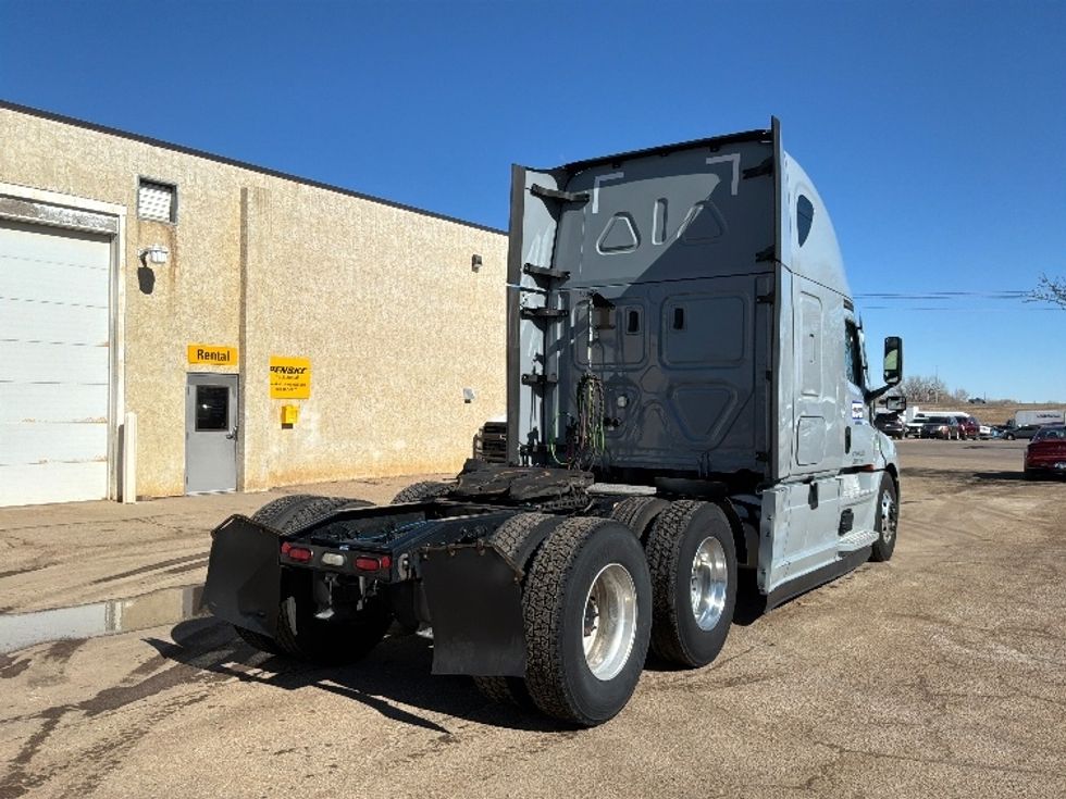 Sleeper Tractor-Heavy Duty Tractors-Freightliner-2022-T12664ST-Brooklyn Park-MN-505,568\n\t\tmiles-$ 64,750 - Image 7