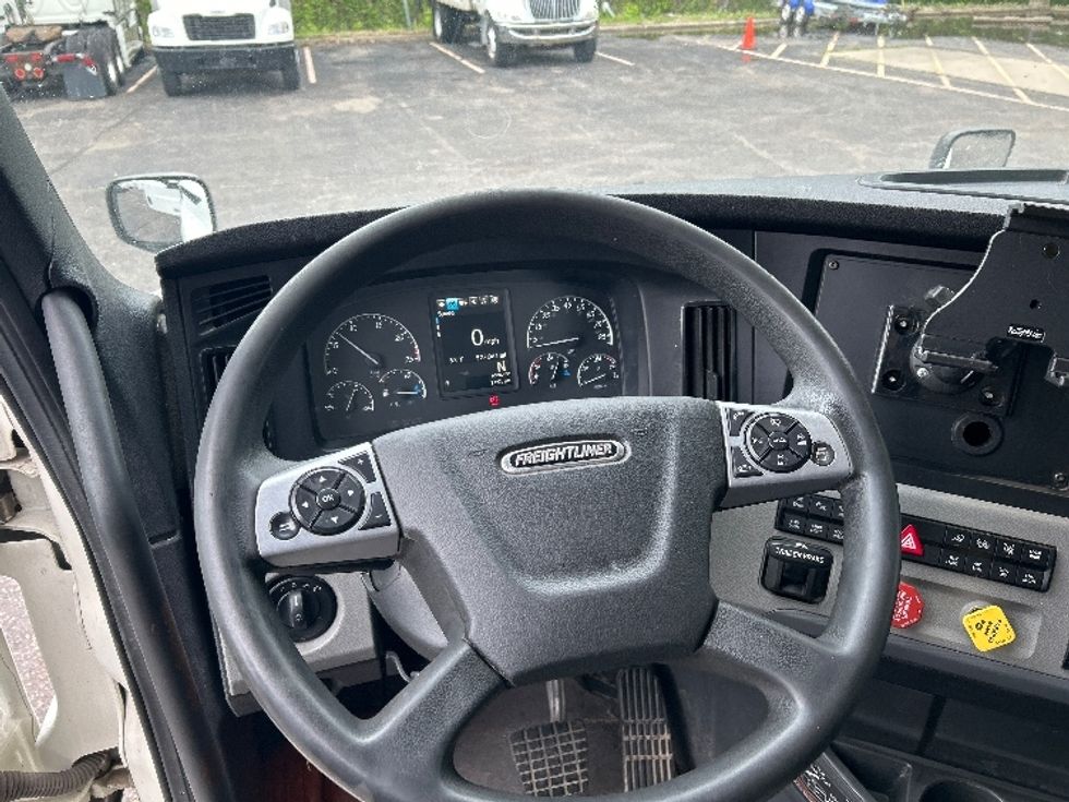 Sleeper Tractor-Heavy Duty Tractors-Freightliner-2022-T12664ST-Brooklyn Park-MN-528,967\n\t\tmiles-$ 67,500 - Image 11