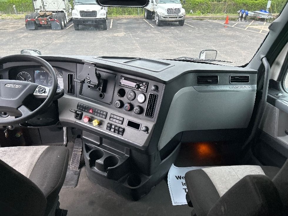 Sleeper Tractor-Heavy Duty Tractors-Freightliner-2022-T12664ST-Brooklyn Park-MN-528,967\n\t\tmiles-$ 67,500 - Image 12
