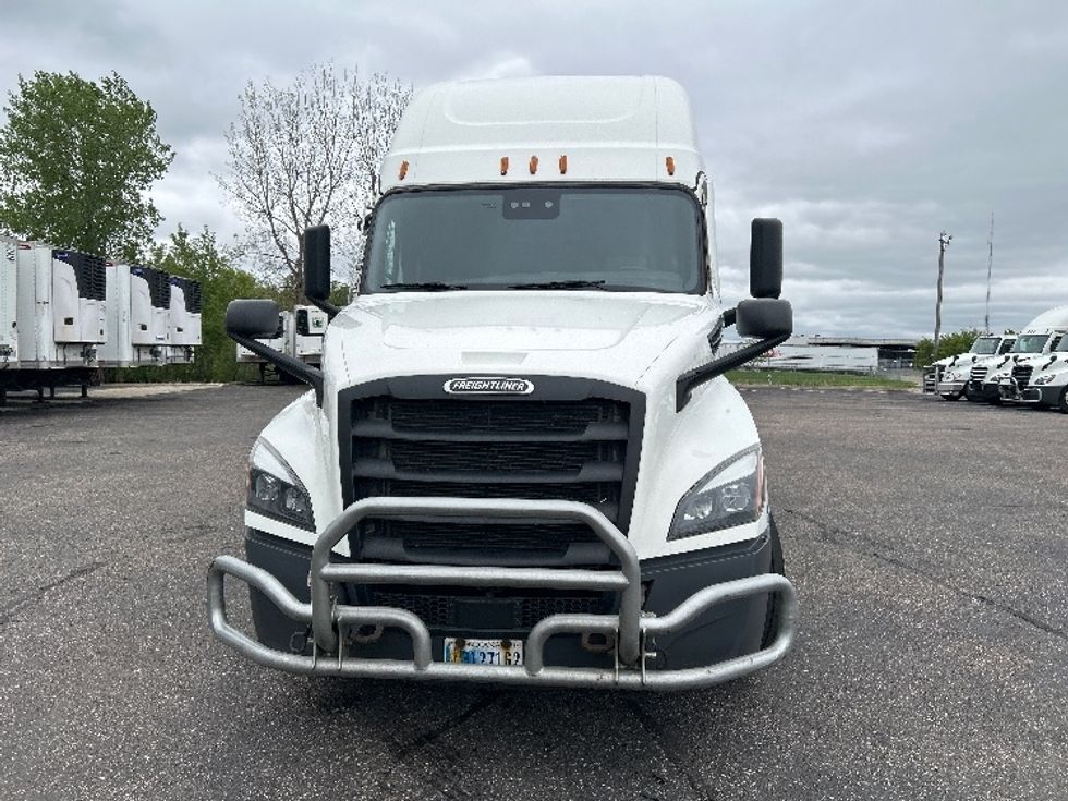 Sleeper Tractor-Heavy Duty Tractors-Freightliner-2022-T12664ST-Brooklyn Park-MN-528,967\n\t\tmiles-$ 67,500 - Image 2