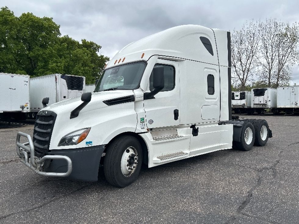 Sleeper Tractor-Heavy Duty Tractors-Freightliner-2022-T12664ST-Brooklyn Park-MN-528,967\n\t\tmiles-$ 67,500 - Image 3